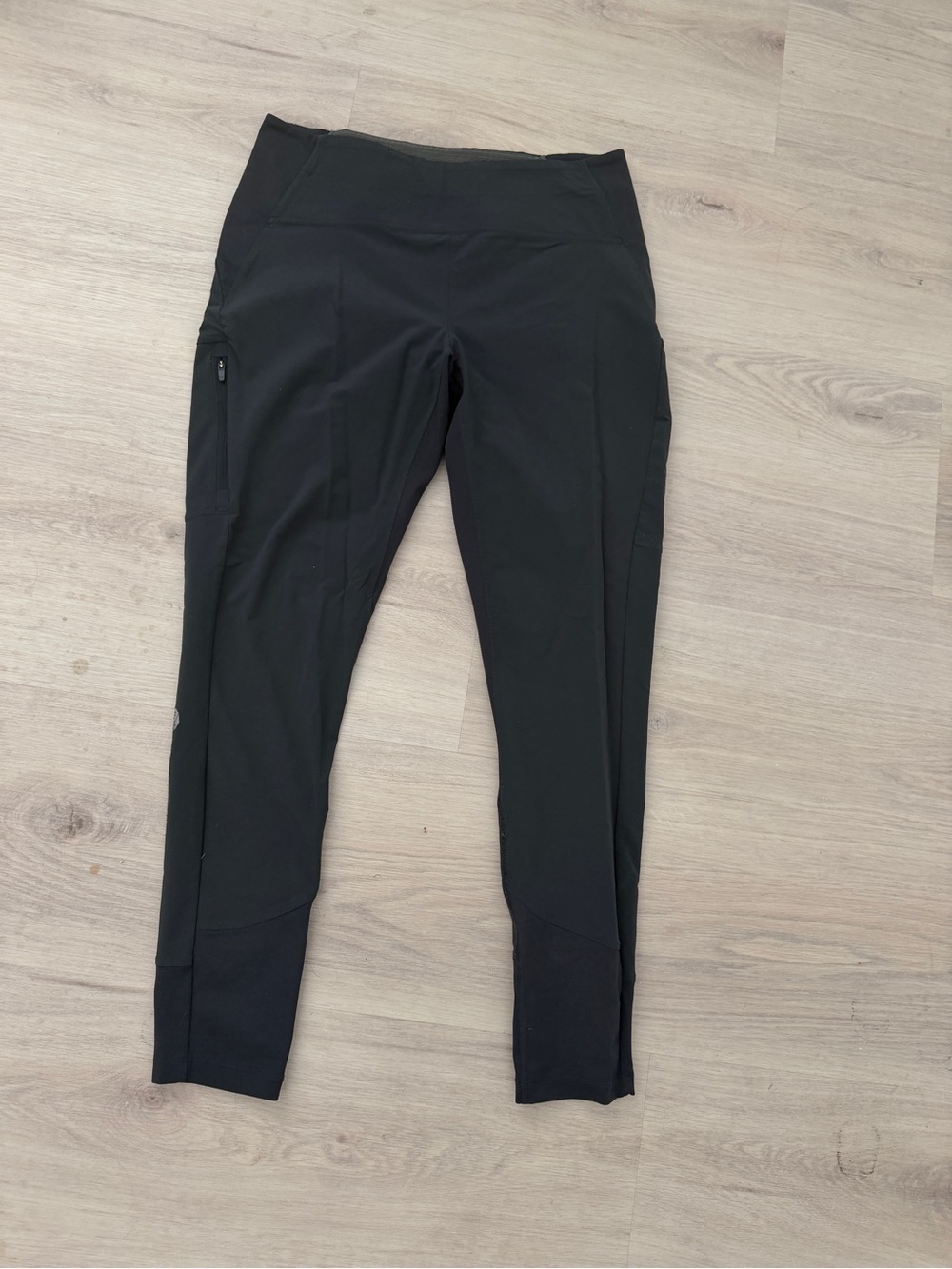 Mountain Hardwear Black Performance Leggings with Side Zip Pocket